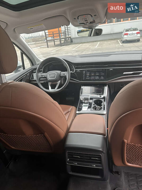 Позашляховик / Кросовер Audi Q7 2020 в Києві