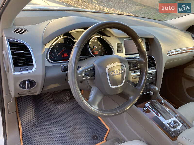 Внедорожник / Кроссовер Audi Q7 2010 в Умани