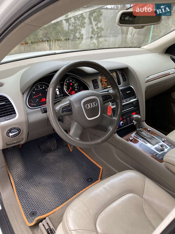Внедорожник / Кроссовер Audi Q7 2010 в Умани