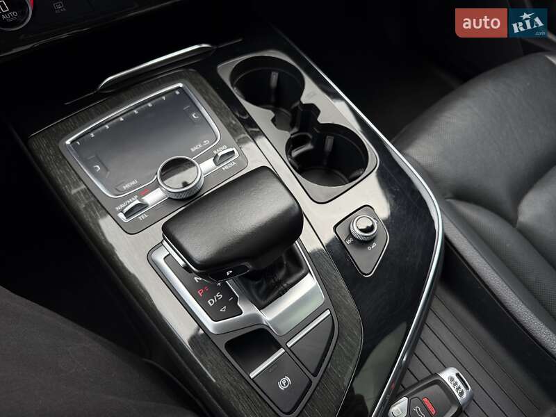 Позашляховик / Кросовер Audi Q7 2017 в Львові