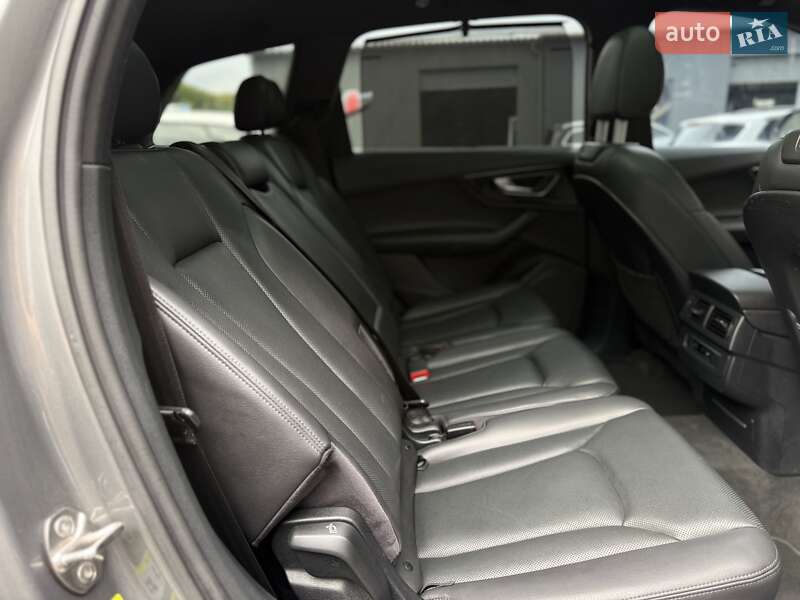 Позашляховик / Кросовер Audi Q7 2017 в Львові