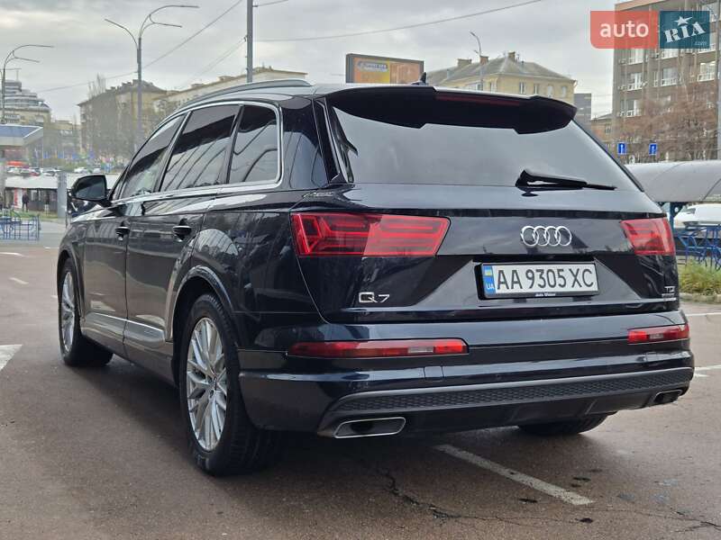 Внедорожник / Кроссовер Audi Q7 2016 в Киеве