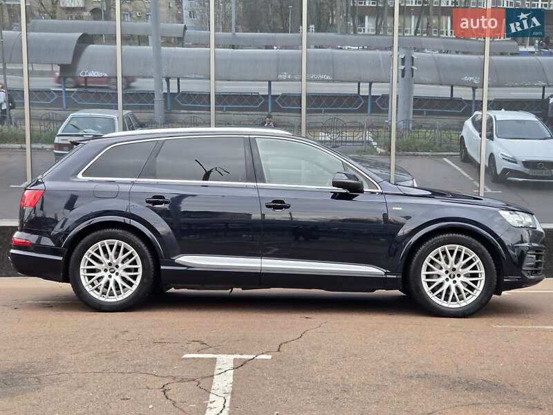 Внедорожник / Кроссовер Audi Q7 2016 в Киеве