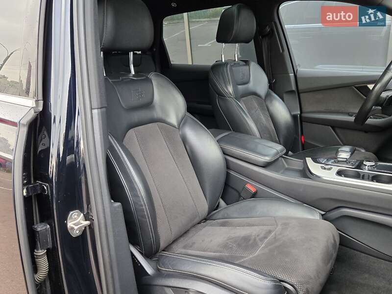 Внедорожник / Кроссовер Audi Q7 2016 в Киеве