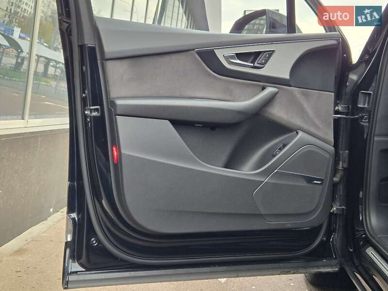 Внедорожник / Кроссовер Audi Q7 2016 в Киеве