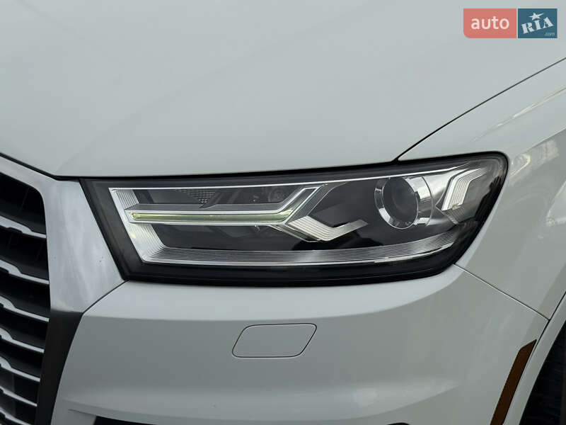 Позашляховик / Кросовер Audi Q7 2016 в Житомирі