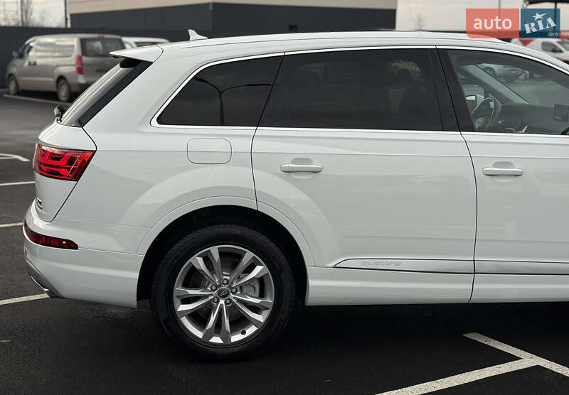 Позашляховик / Кросовер Audi Q7 2016 в Житомирі