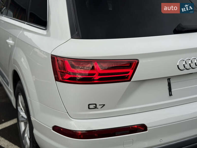 Позашляховик / Кросовер Audi Q7 2016 в Житомирі