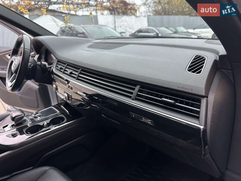 Внедорожник / Кроссовер Audi Q7 2017 в Ужгороде