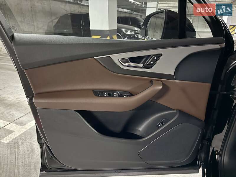 Позашляховик / Кросовер Audi Q7 2016 в Дніпрі