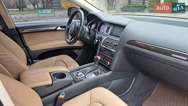 Позашляховик / Кросовер Audi Q7 2014 в Дніпрі