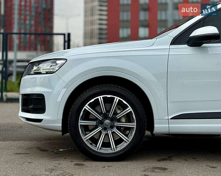Позашляховик / Кросовер Audi Q7 2016 в Києві
