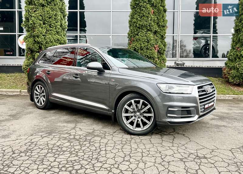 Позашляховик / Кросовер Audi Q7 2016 в Києві