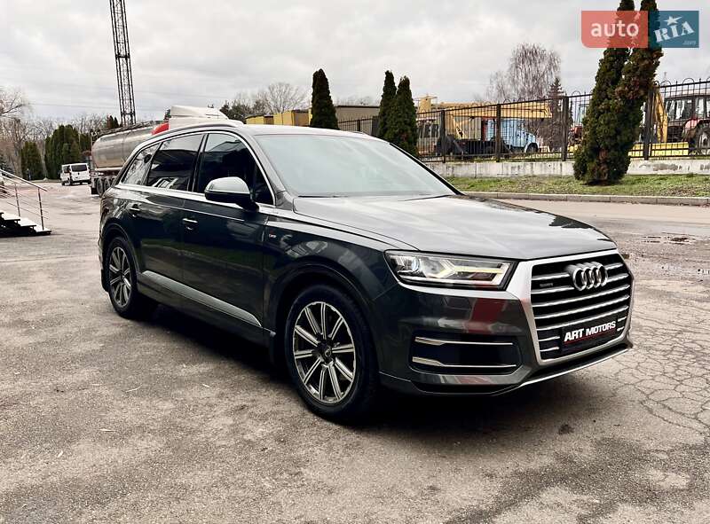 Позашляховик / Кросовер Audi Q7 2016 в Києві