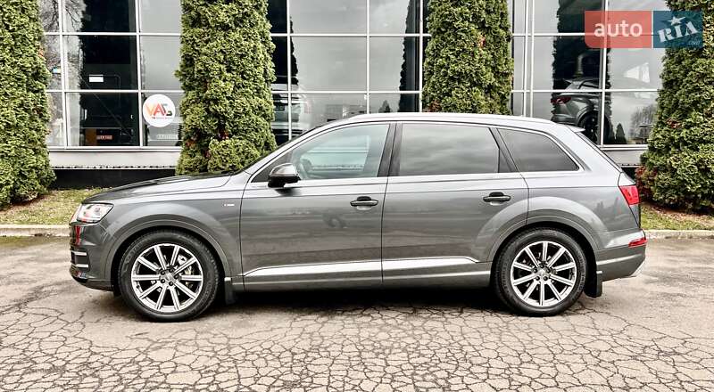 Позашляховик / Кросовер Audi Q7 2016 в Києві