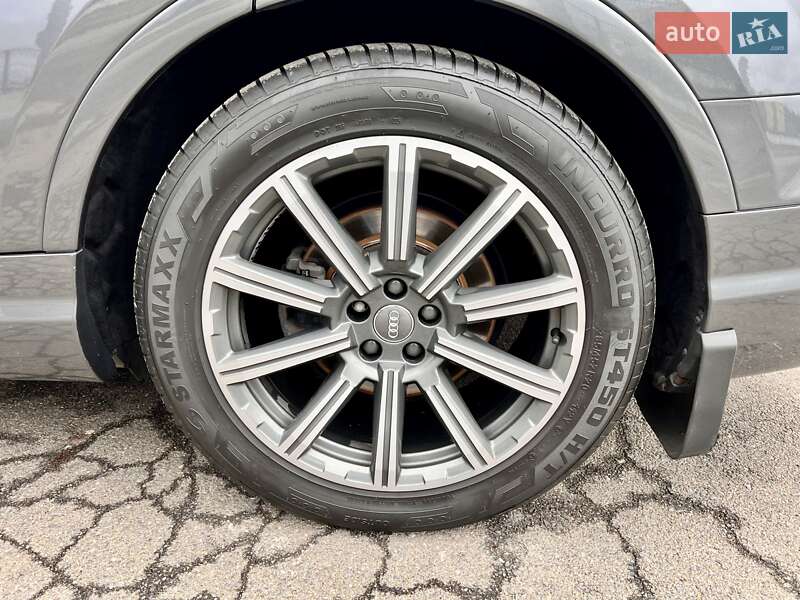 Позашляховик / Кросовер Audi Q7 2016 в Києві