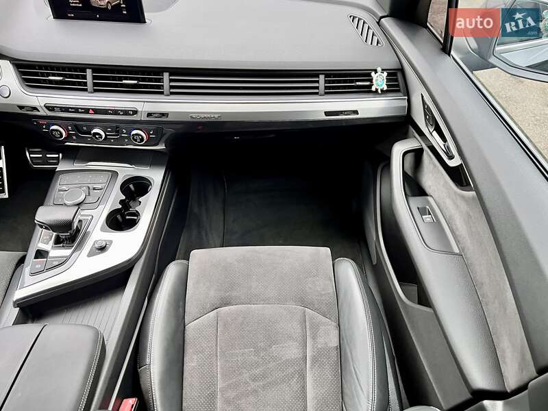 Позашляховик / Кросовер Audi Q7 2016 в Києві