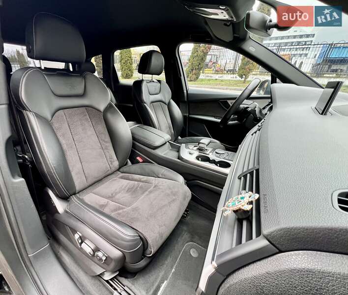Позашляховик / Кросовер Audi Q7 2016 в Києві