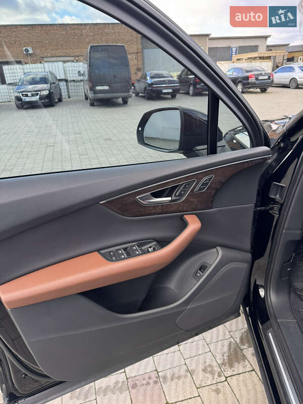 Позашляховик / Кросовер Audi Q7 2020 в Луцьку