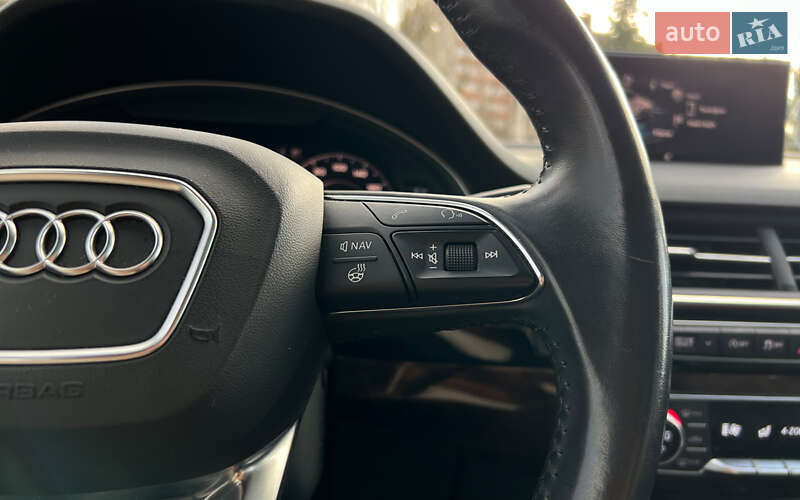 Позашляховик / Кросовер Audi Q7 2017 в Львові