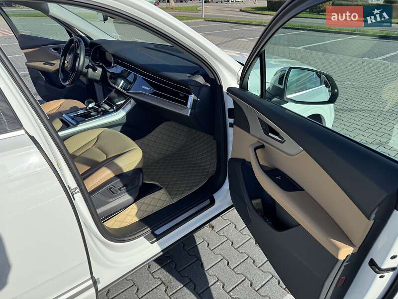 Внедорожник / Кроссовер Audi Q7 2021 в Киеве