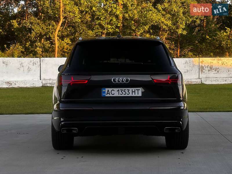 Позашляховик / Кросовер Audi Q7 2017 в Луцьку