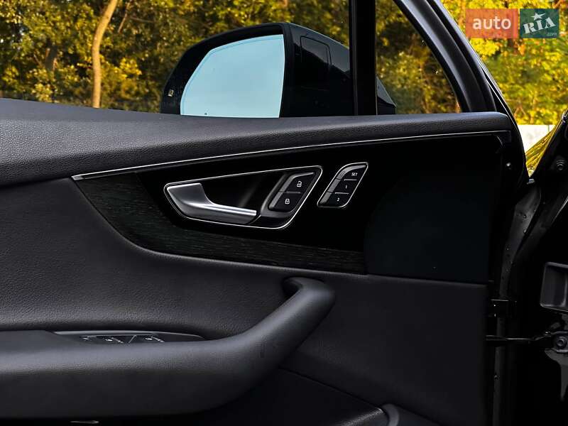 Позашляховик / Кросовер Audi Q7 2017 в Луцьку