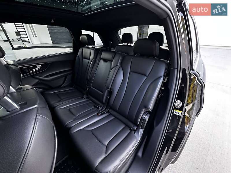 Позашляховик / Кросовер Audi Q7 2017 в Луцьку