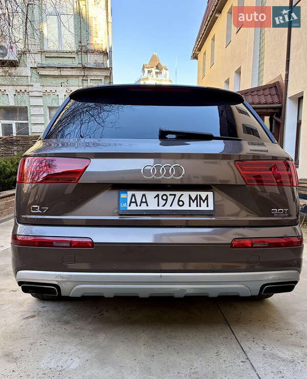 Внедорожник / Кроссовер Audi Q7 2016 в Киеве