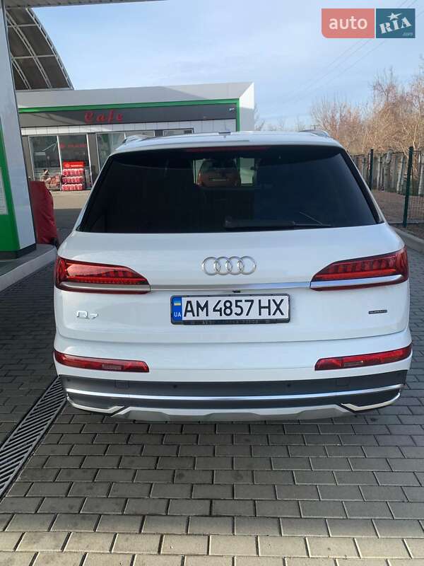 Позашляховик / Кросовер Audi Q7 2021 в Житомирі