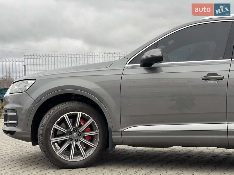 Позашляховик / Кросовер Audi Q7 2017 в Нововолинську