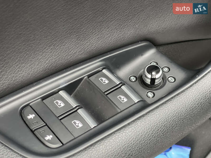 Позашляховик / Кросовер Audi Q7 2017 в Нововолинську