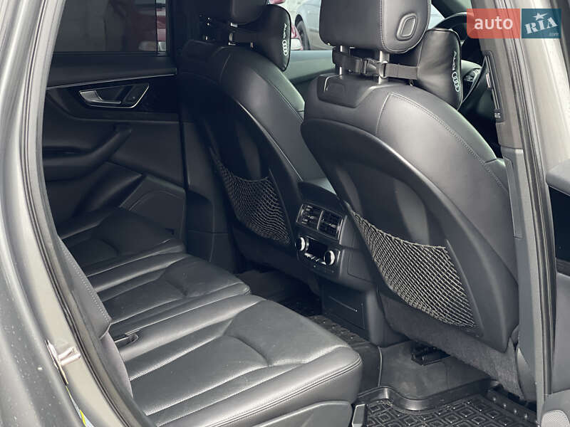 Позашляховик / Кросовер Audi Q7 2017 в Нововолинську