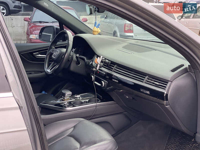 Позашляховик / Кросовер Audi Q7 2017 в Нововолинську