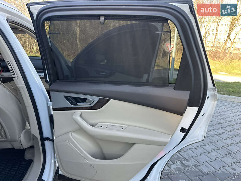 Позашляховик / Кросовер Audi Q7 2016 в Львові