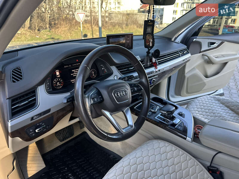 Позашляховик / Кросовер Audi Q7 2016 в Львові