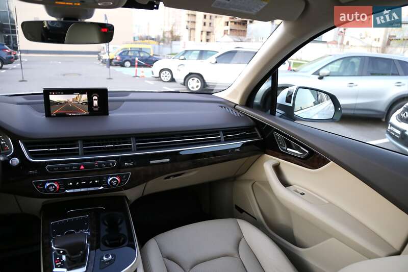 Позашляховик / Кросовер Audi Q7 2016 в Києві