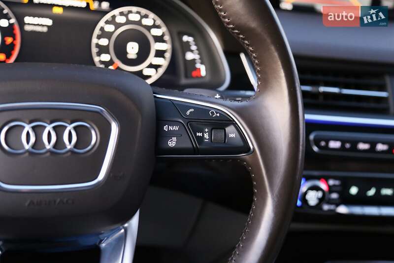 Позашляховик / Кросовер Audi Q7 2016 в Києві