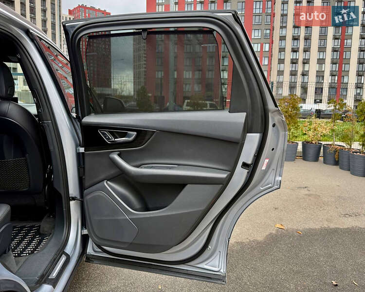 Позашляховик / Кросовер Audi Q7 2017 в Києві