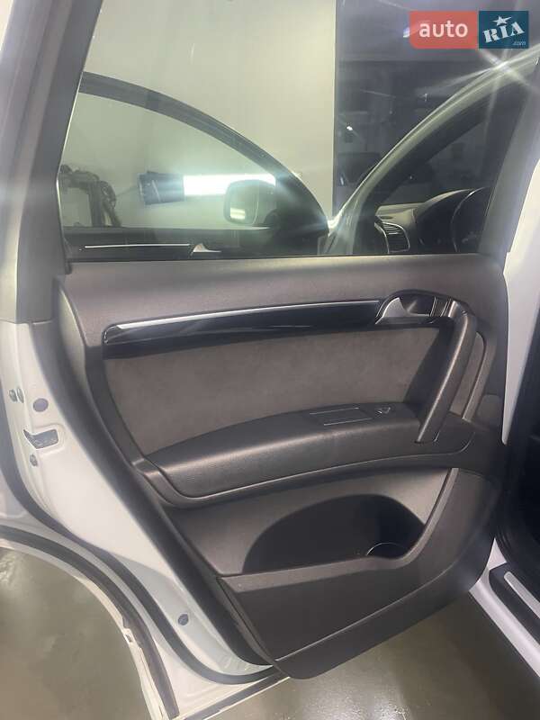 Позашляховик / Кросовер Audi Q7 2013 в Полтаві