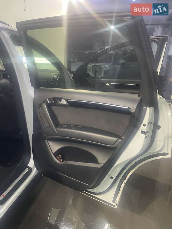 Позашляховик / Кросовер Audi Q7 2013 в Полтаві