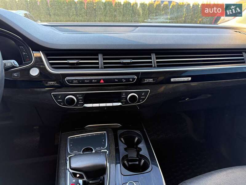 Позашляховик / Кросовер Audi Q7 2015 в Дніпрі