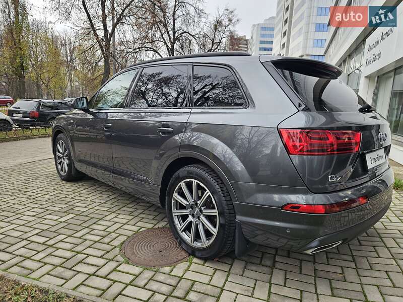 Внедорожник / Кроссовер Audi Q7 2019 в Киеве