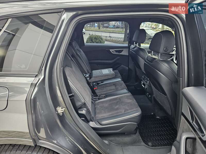 Внедорожник / Кроссовер Audi Q7 2019 в Киеве