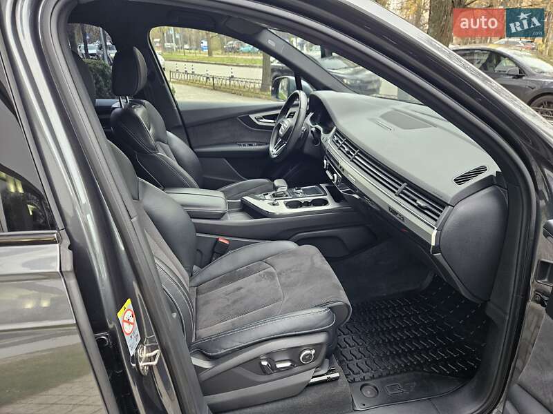 Внедорожник / Кроссовер Audi Q7 2019 в Киеве