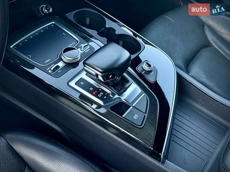 Позашляховик / Кросовер Audi Q7 2017 в Києві
