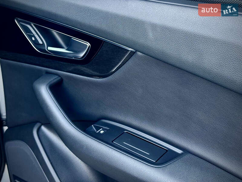 Позашляховик / Кросовер Audi Q7 2017 в Києві