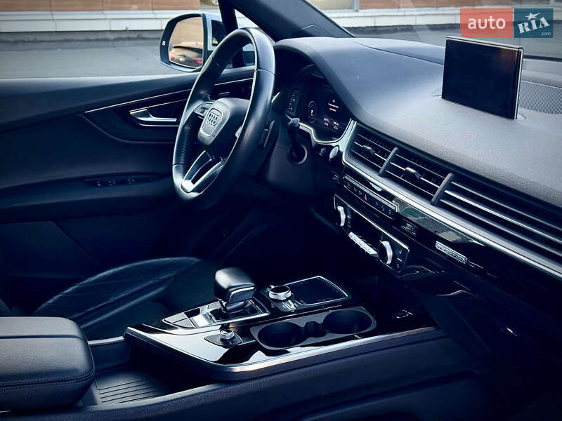 Позашляховик / Кросовер Audi Q7 2017 в Києві