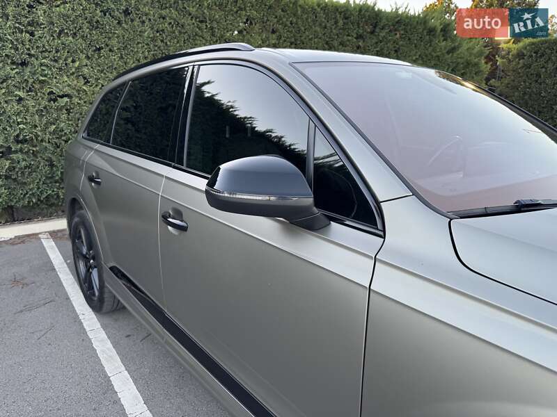 Внедорожник / Кроссовер Audi Q7 2016 в Киеве