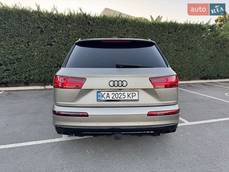 Внедорожник / Кроссовер Audi Q7 2016 в Киеве